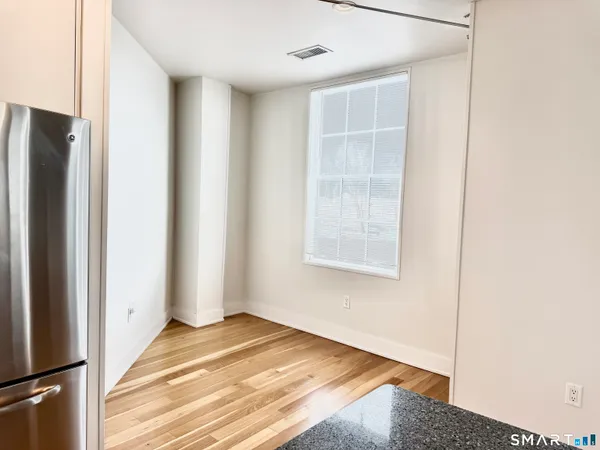 $2,800 | 60 Willow Street, Unit 204, Stonington, CT 06355