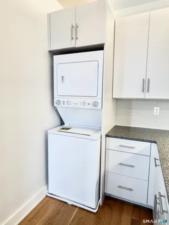 $2,800 | 60 Willow Street, Unit 204, Stonington, CT 06355