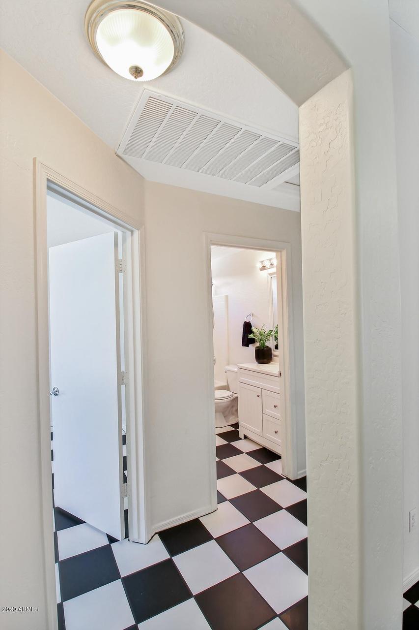 2120 East Danbury Road Phoenix, AZ 85022 - Photo 18 of 29 Hallway