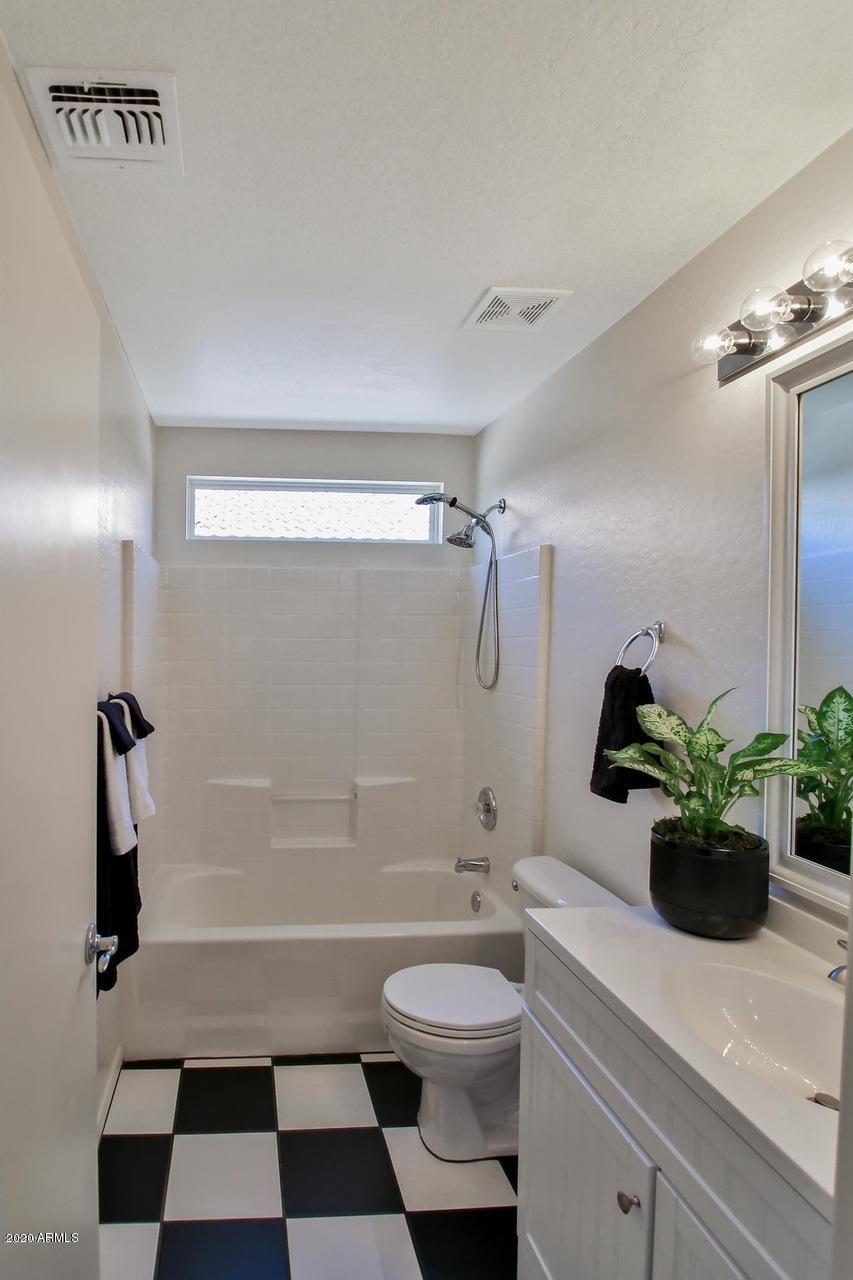 2120 East Danbury Road Phoenix, AZ 85022 - Photo 19 of 29 2nd Bathroom