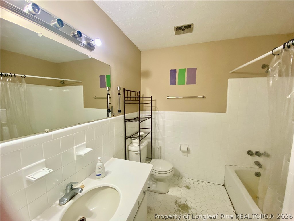 3909 Daytona Road Fayetteville, NC 28311 - Photo 18 of 31 HALL BATH