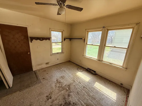 a view of empty room with window