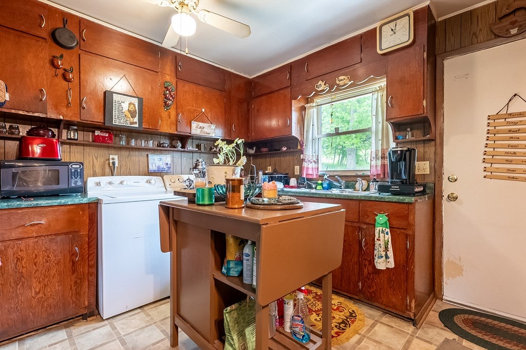 108 Kitten Lane Rural Retreat, VA 24368 - Photo 10 of 53 Gallery Image 10