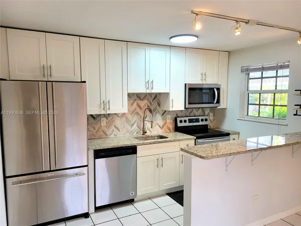 $1,790 | 125 Northwest 25th Street, Unit 129, Wilton Manors, FL 33311