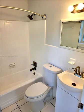 $1,790 | 125 Northwest 25th Street, Unit 129, Wilton Manors, FL 33311