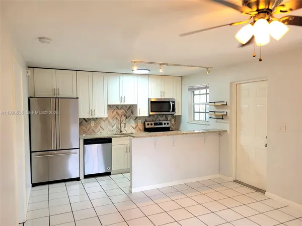 $1,790 | 125 Northwest 25th Street, Unit 129, Wilton Manors, FL 33311