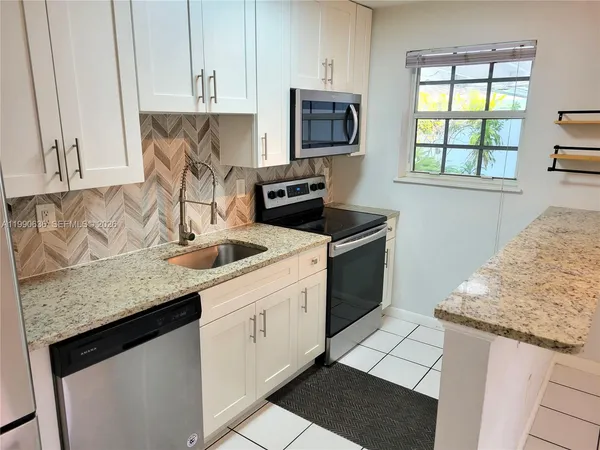 $1,790 | 125 Northwest 25th Street, Unit 129, Wilton Manors, FL 33311