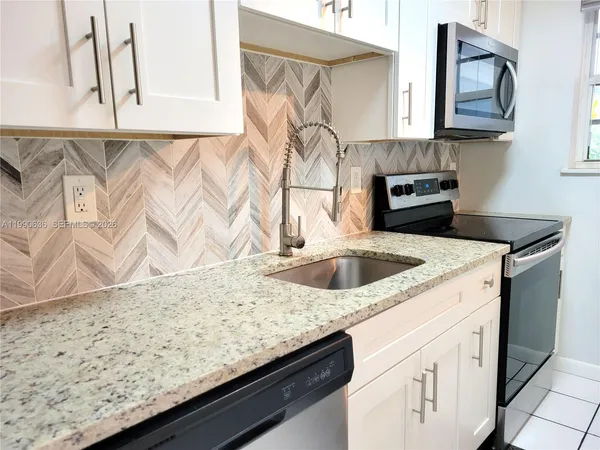 $1,790 | 125 Northwest 25th Street, Unit 129, Wilton Manors, FL 33311