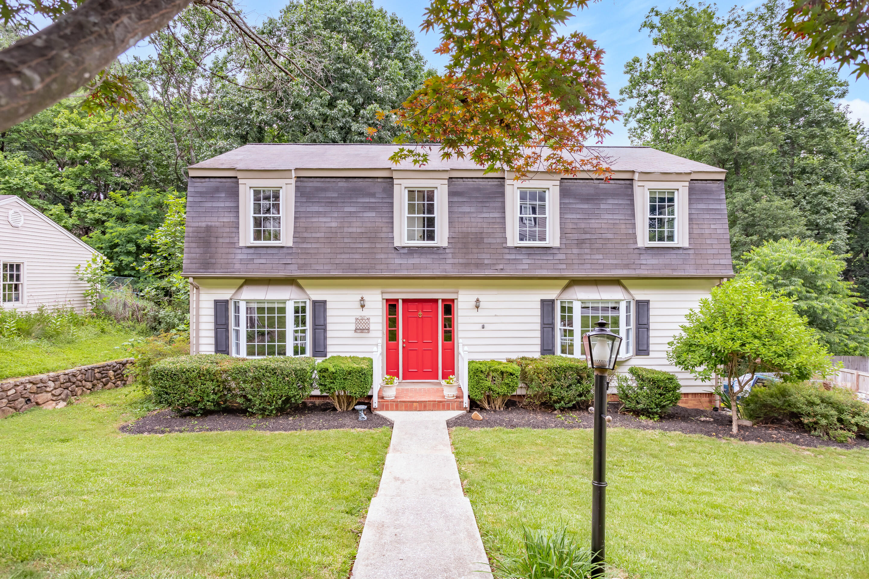 6062 Burnham Road Roanoke, VA 24018 - Photo 1 of 33 front