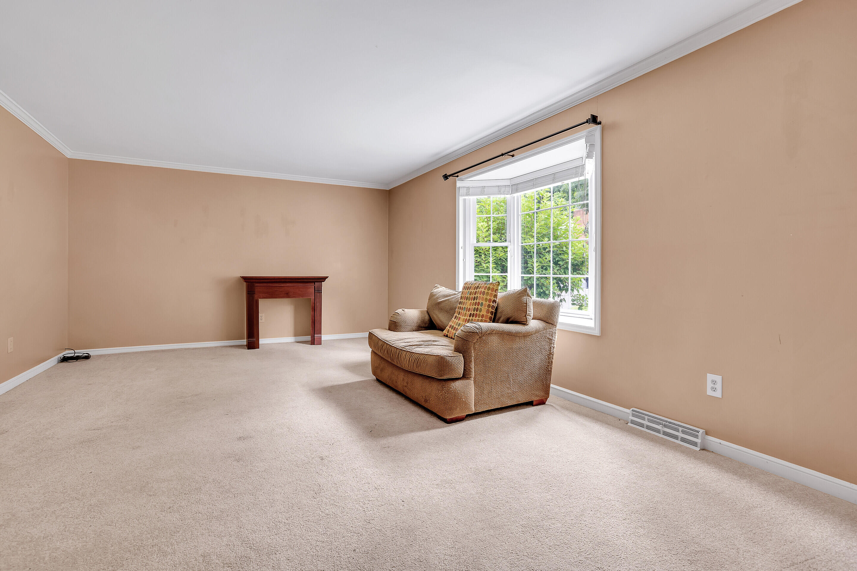 6062 Burnham Road Roanoke, VA 24018 - Photo 3 of 33 06_6062_Burnham06_mls