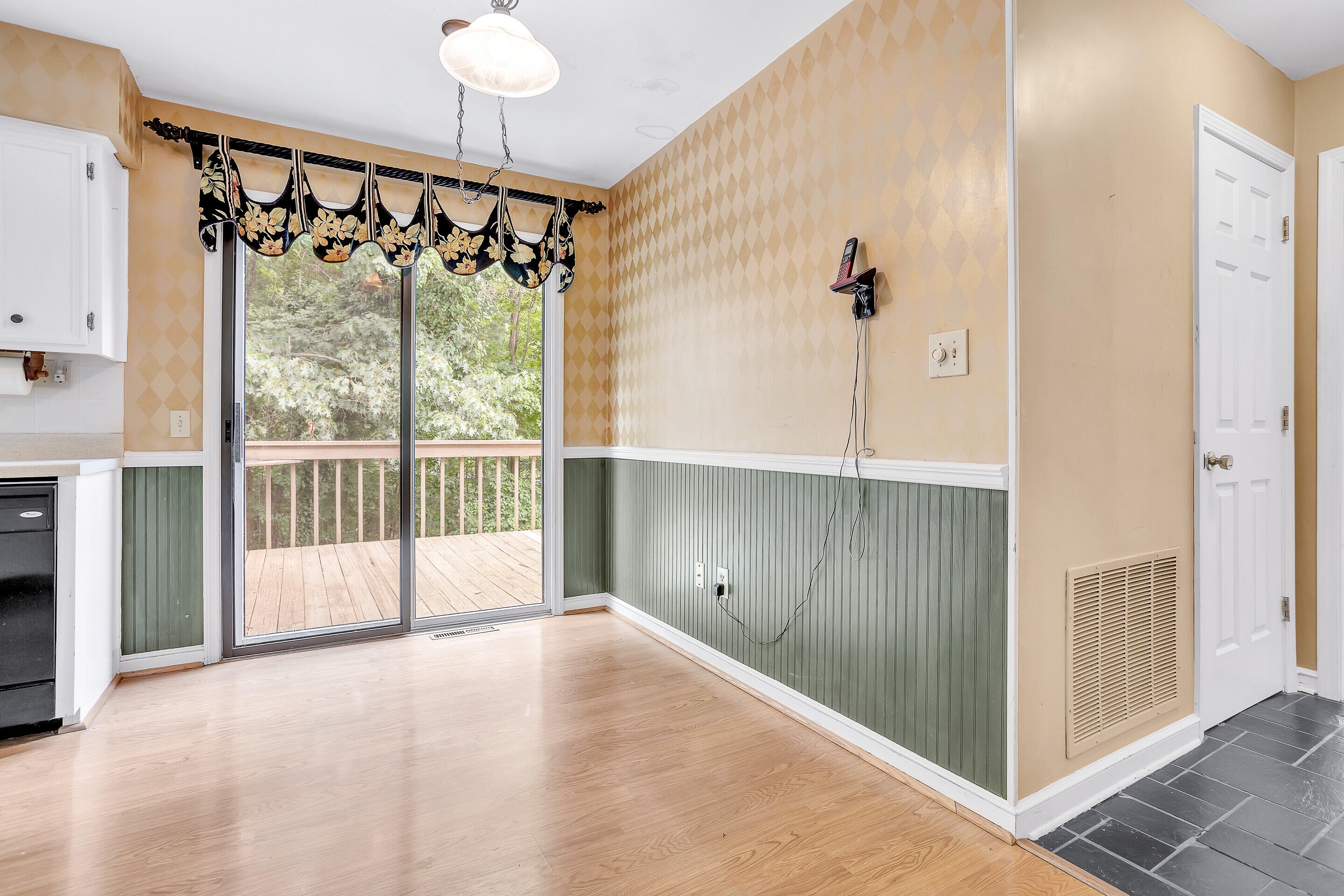 6062 Burnham Road Roanoke, VA 24018 - Photo 7 of 33 10_6062_Burnham10_mls
