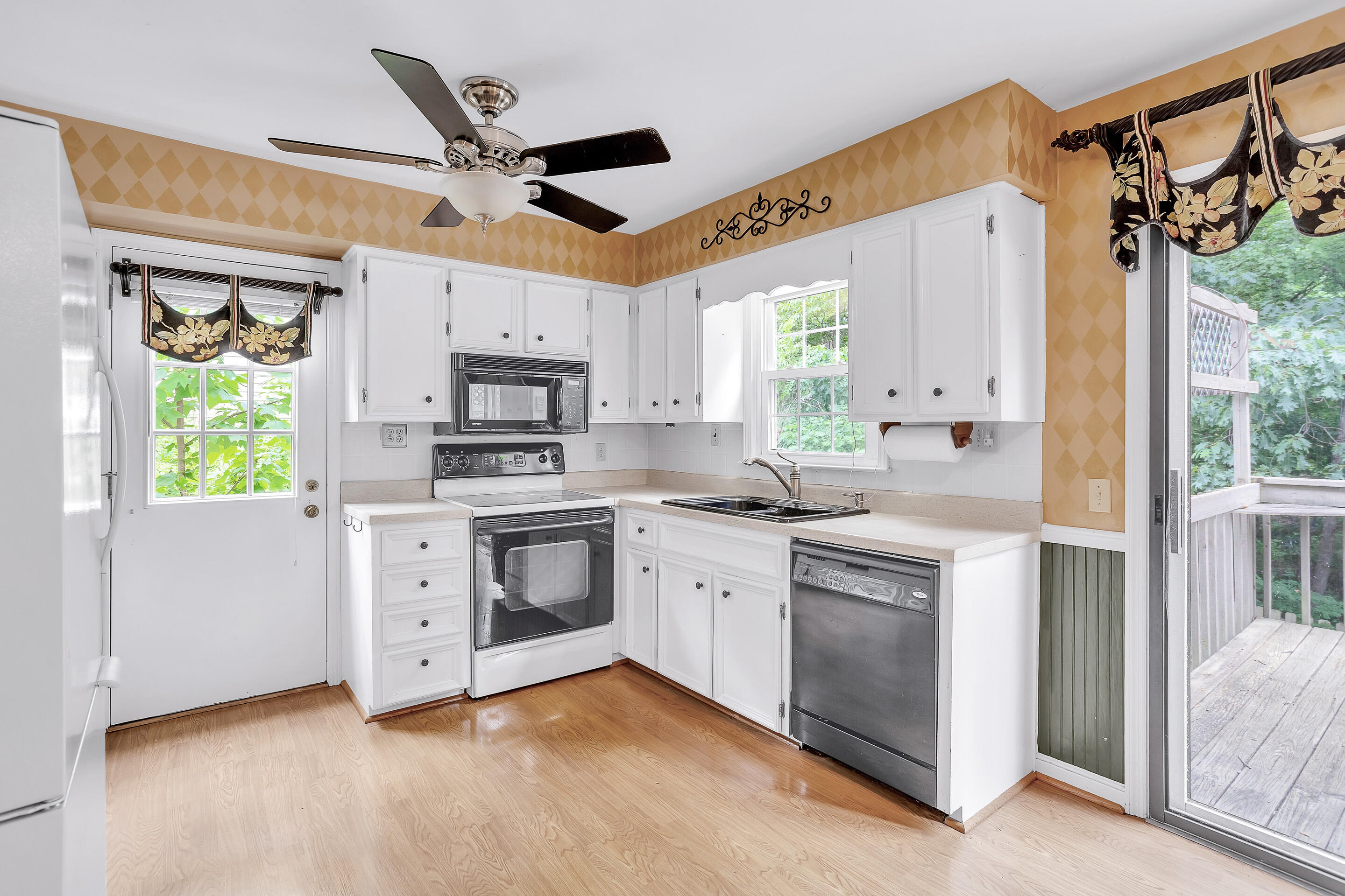6062 Burnham Road Roanoke, VA 24018 - Photo 8 of 33 11_6062_Burnham11_mls