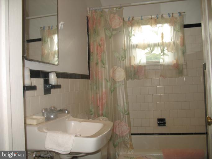 8434 Kavanagh Road Dundalk, MD 21222 - Photo 7 of 11 Bath