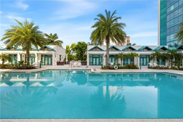 $18,000 | 7515 Pelican Bay Boulevard, Unit PHD, Naples, FL 34108