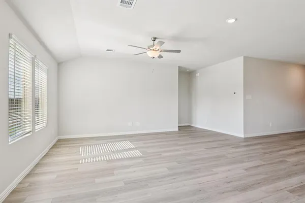 $2,300 | 404 Castle Road, Sherman, TX 75092