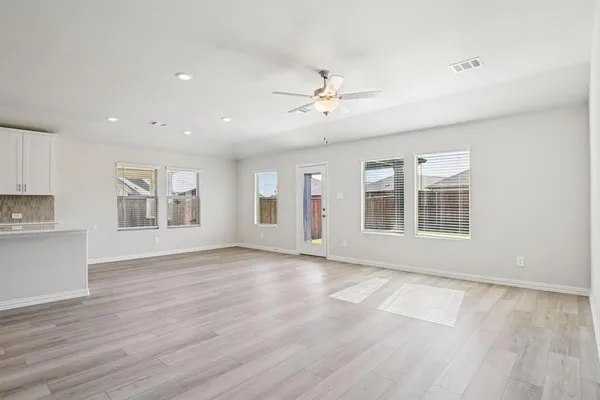 $2,300 | 404 Castle Road, Sherman, TX 75092