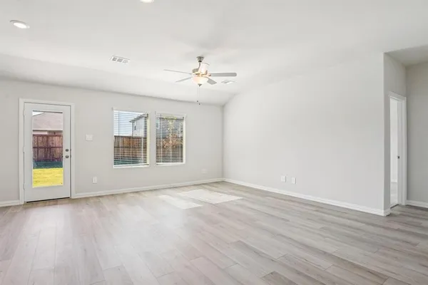 $2,300 | 404 Castle Road, Sherman, TX 75092