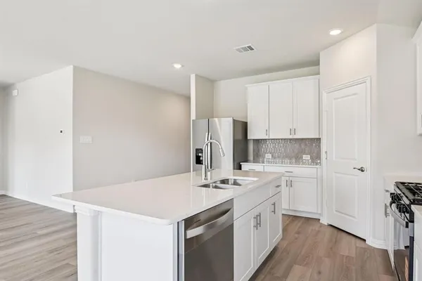 $2,300 | 404 Castle Road, Sherman, TX 75092