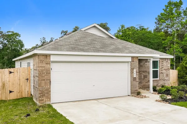 $1,985 | 343 Parkin Court, Conroe, TX 77303