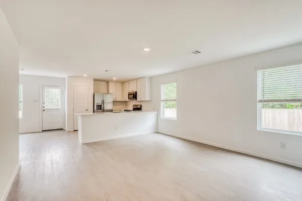 $1,985 | 343 Parkin Court, Conroe, TX 77303