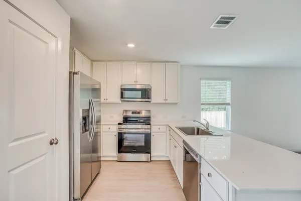 $1,985 | 343 Parkin Court, Conroe, TX 77303