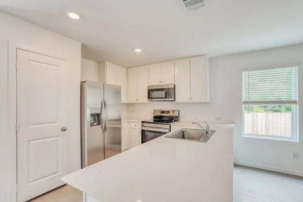 $1,985 | 343 Parkin Court, Conroe, TX 77303