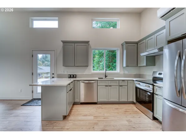 $285,000 | 810 Southeast Beaver Street, Toledo, OR 97391