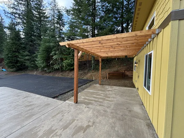 $285,000 | 810 Southeast Beaver Street, Toledo, OR 97391