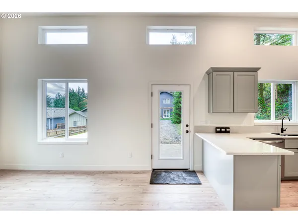 $285,000 | 810 Southeast Beaver Street, Toledo, OR 97391