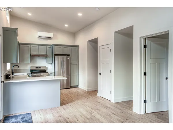 $285,000 | 810 Southeast Beaver Street, Toledo, OR 97391