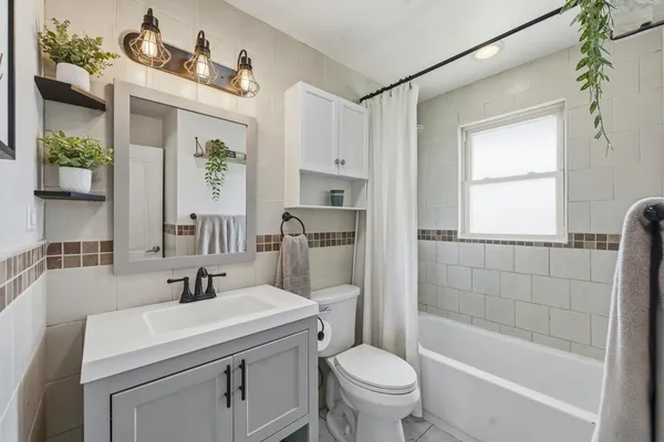 $344,900 | 441 Walnut Lane, Elk Grove Village, IL 60007
