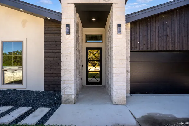 $470,000 | 1164 Winding Creek Trail, Spring Branch, TX 78070