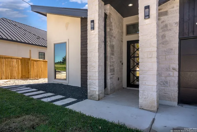 $470,000 | 1164 Winding Creek Trail, Spring Branch, TX 78070
