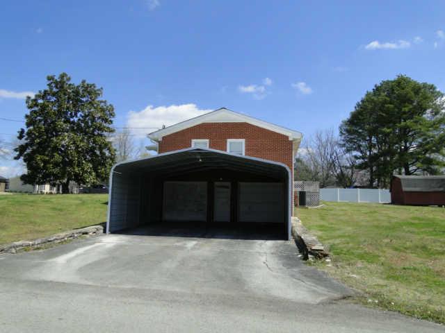 227 Hampton Road Columbia, TN 38401 - Photo 3 of 20 Sideview of Garage