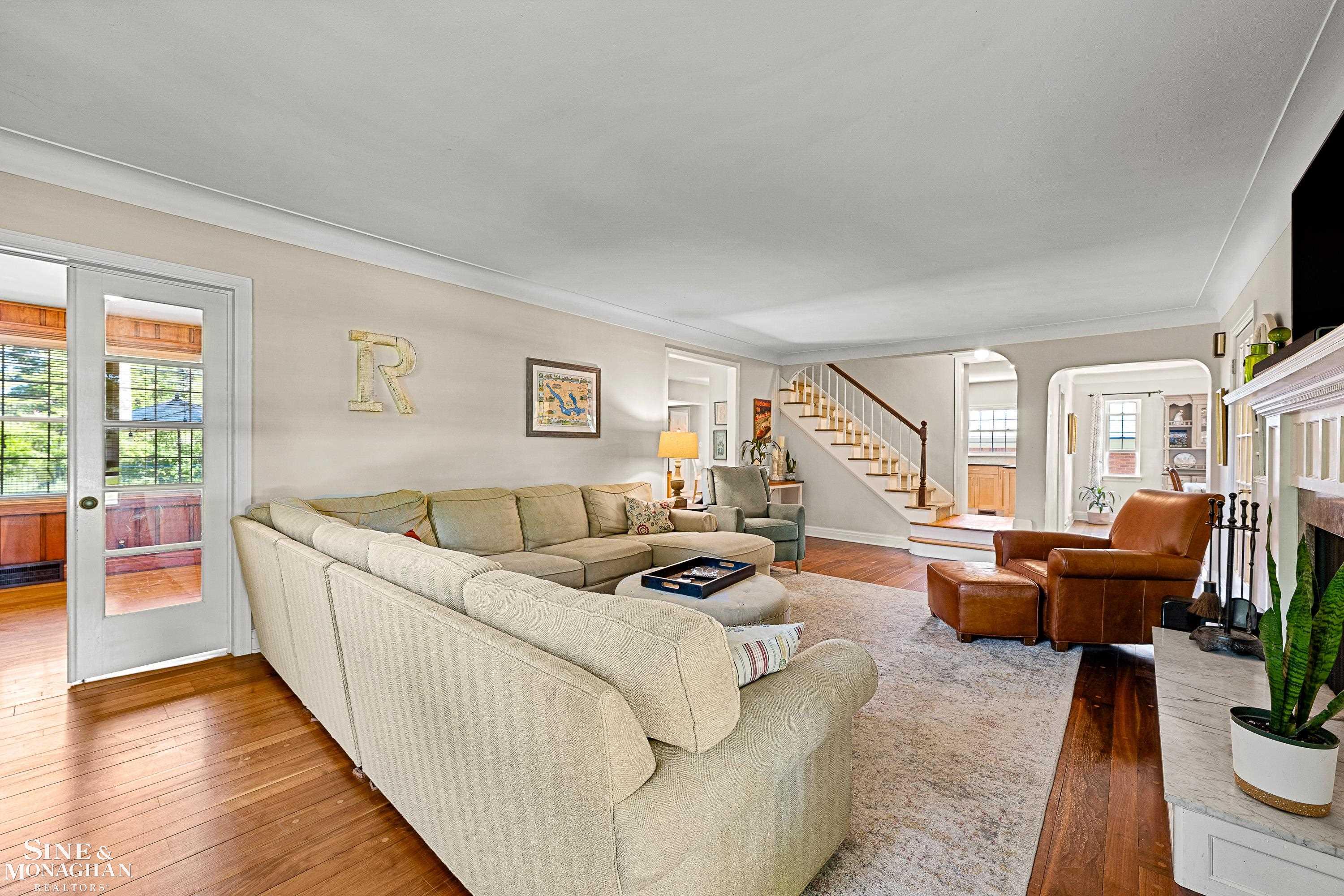100 Roslyn Road Grosse Pointe Woods, MI 48236 - Photo 11 of 55
