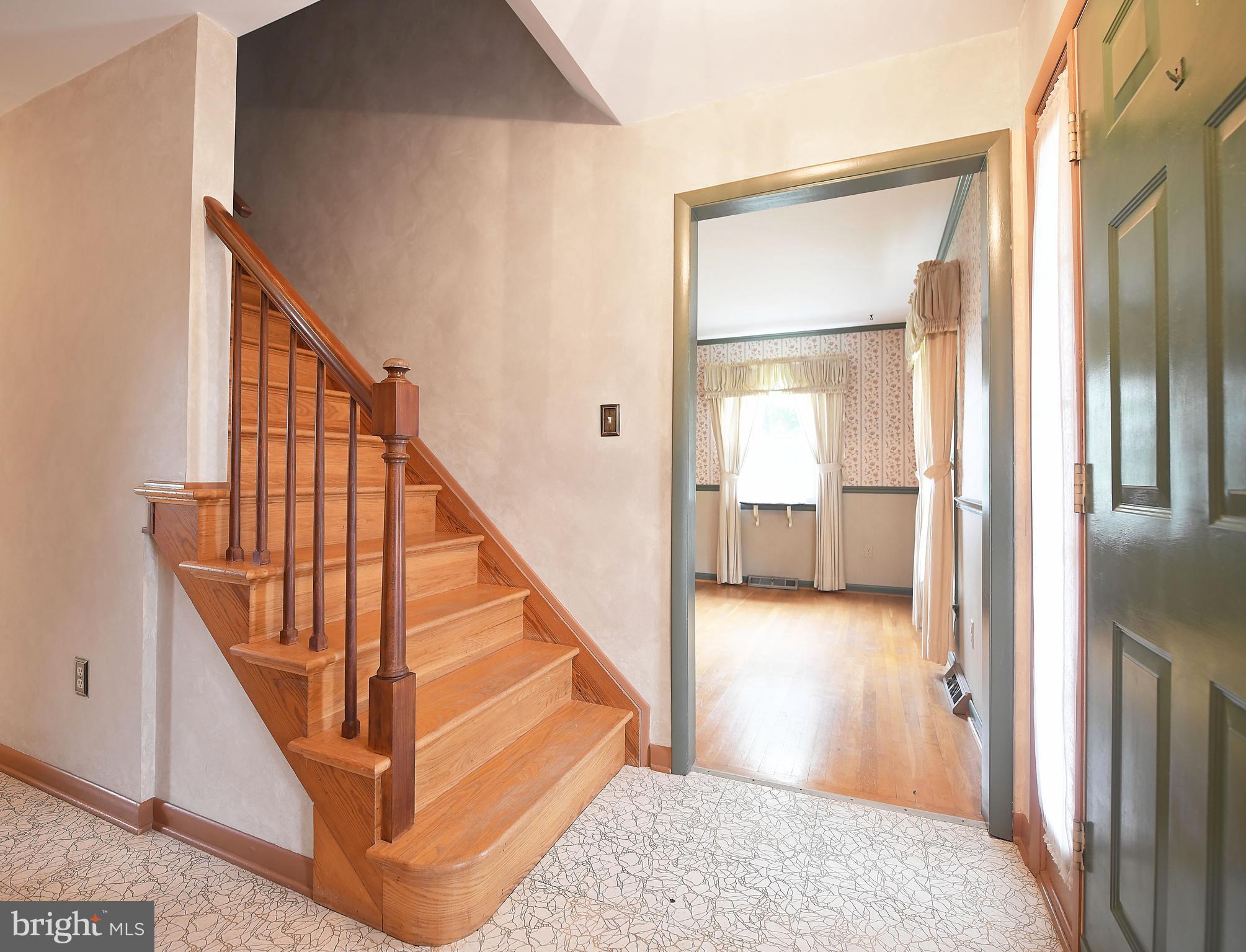 13524 Bottom Road Hydes, MD 21082 - Photo 27 of 64 Foyer Stairs