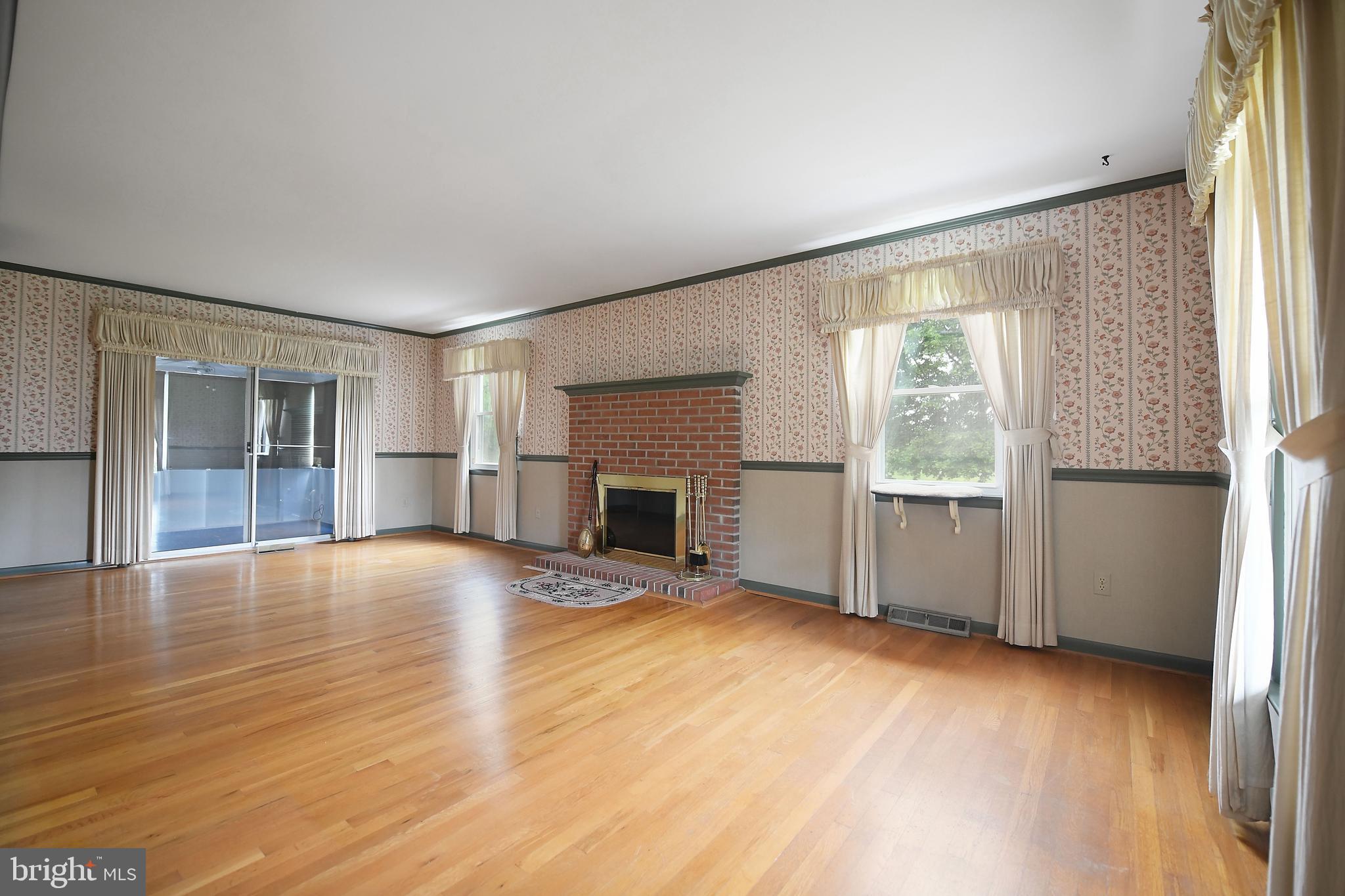 13524 Bottom Road Hydes, MD 21082 - Photo 29 of 64 Family Room 2, sliding doors to sunroom