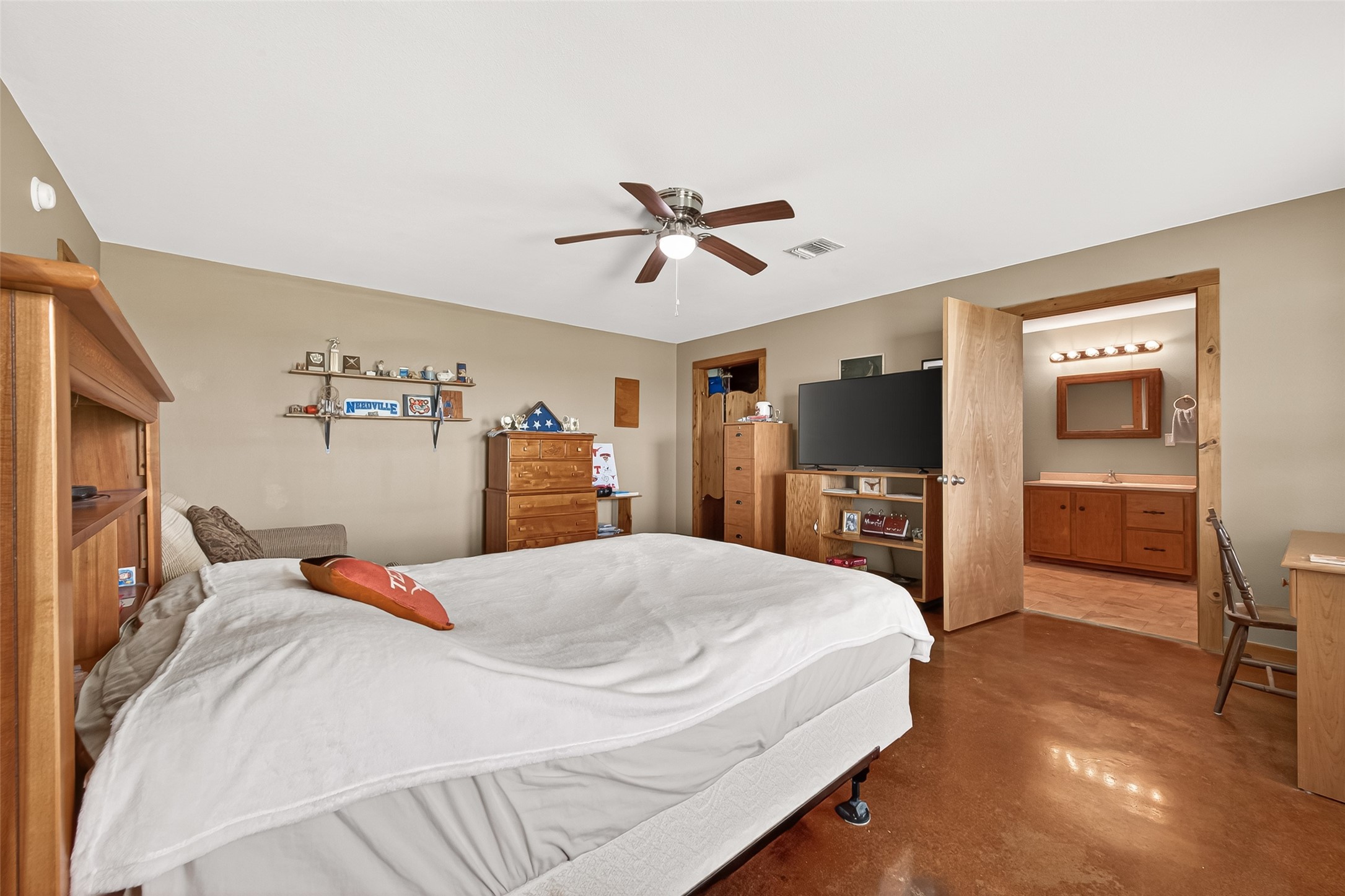 8430 Altimore Road Needville, TX 77461 - Photo 32 of 49 Second Bedroom