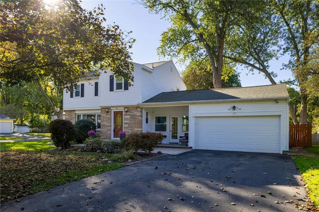 $376,000 | 127 Wyndham Road, Irondequoit, NY 14609