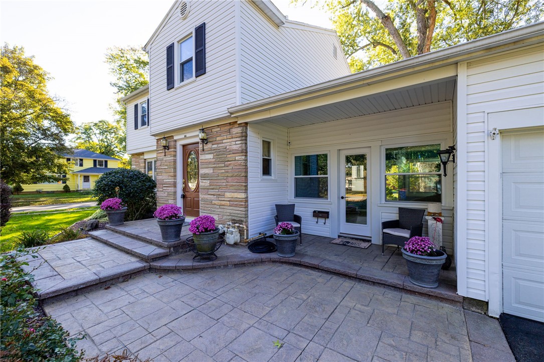 127 Wyndham Road Irondequoit, NY 14609 - Photo 3 of 39