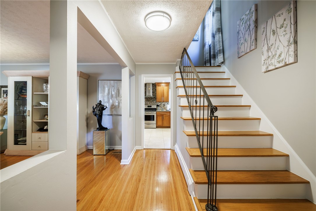 127 Wyndham Road Irondequoit, NY 14609 - Photo 7 of 39