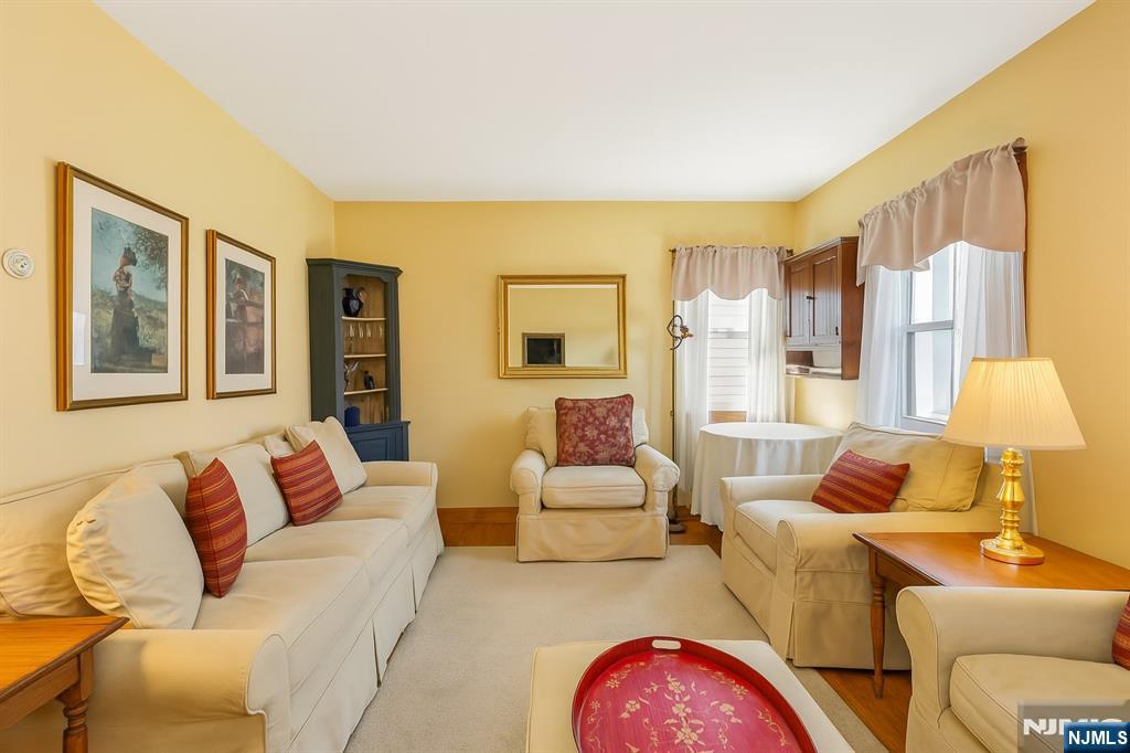 38 Hackensack Street Wood-Ridge, NJ 07075 - Photo 4 of 31