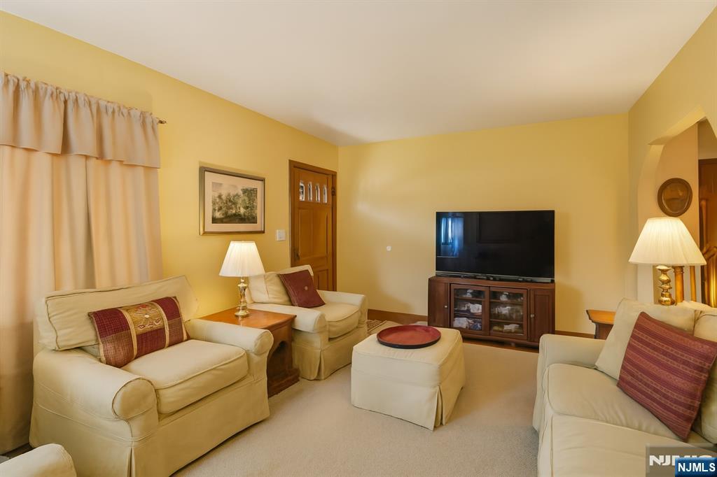 38 Hackensack Street Wood-Ridge, NJ 07075 - Photo 5 of 31