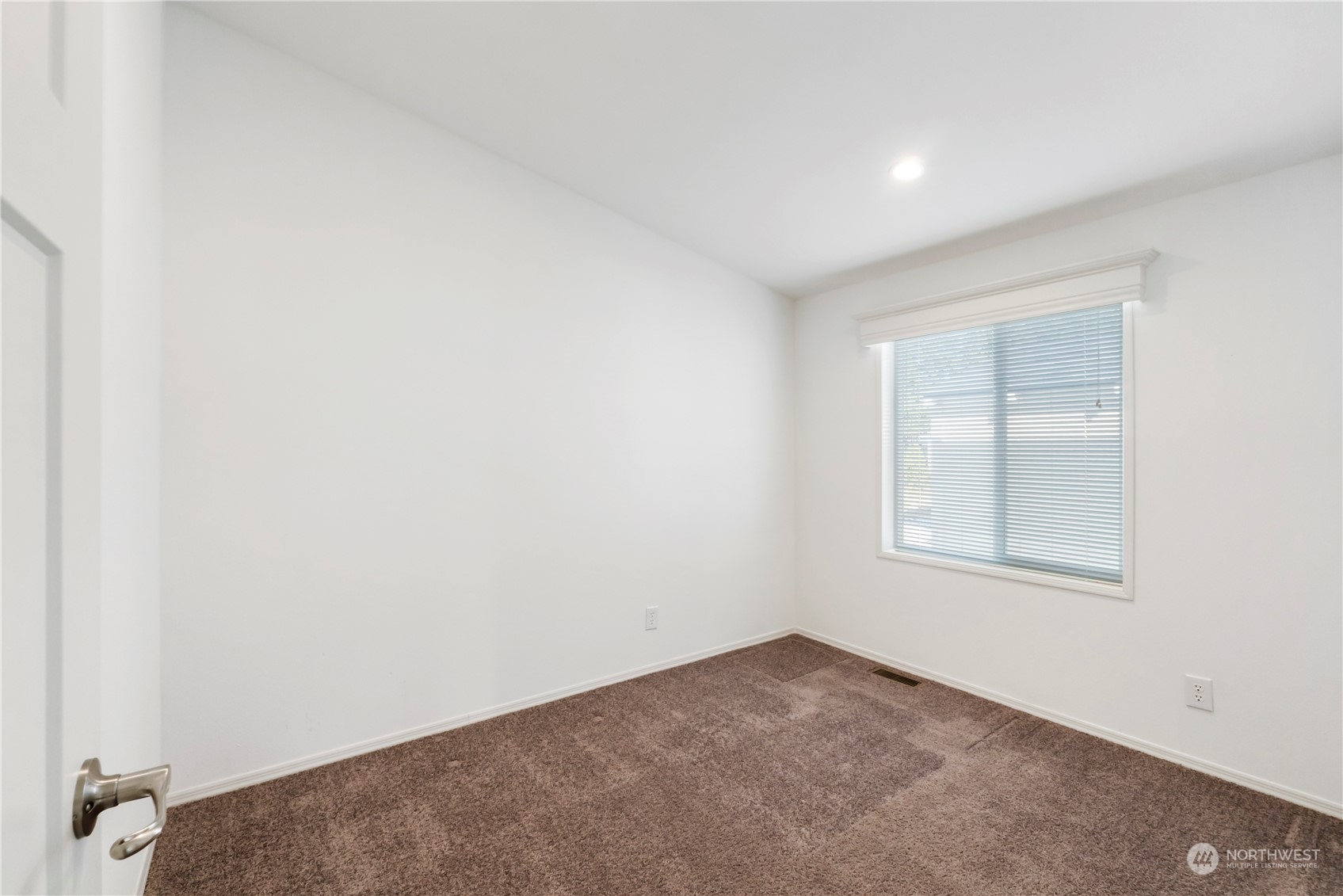 943 Pine Drive Enumclaw, WA 98022 - Photo 15 of 21 an empty room with a window