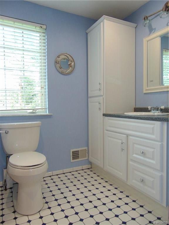 2700 Mohawk Lane Rochester Hills, MI 48306 - Photo 46 of 83