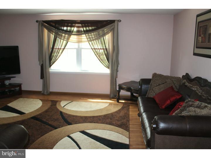 406 Tomlinson Road Philadelphia, PA 19116 - Photo 7 of 13 Gallery Image 7