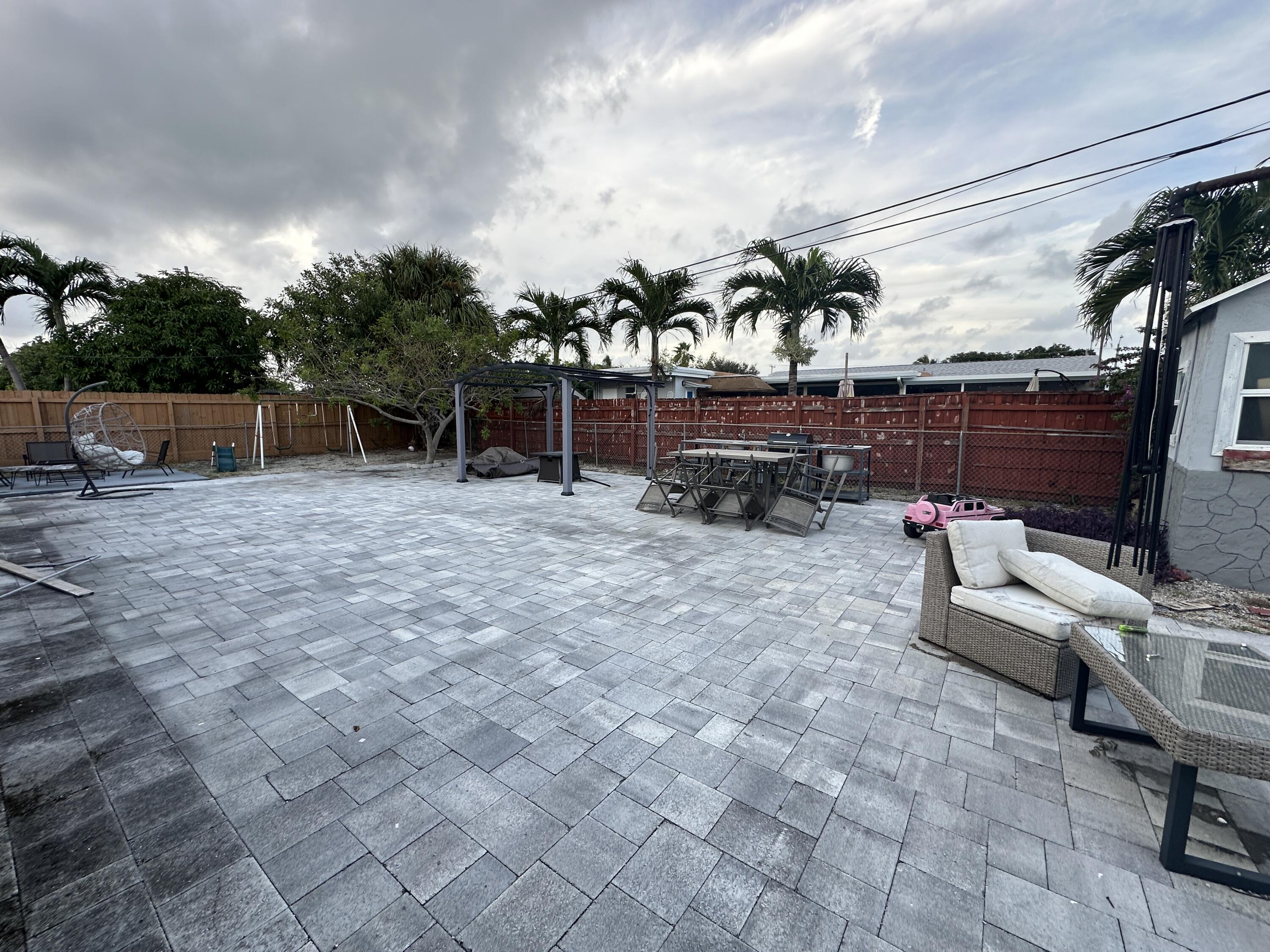 336 Ponte Vedra Road Palm Springs, FL 33461 - Photo 12 of 20 7C84E653-D216-49BB-8585-71EE09256052