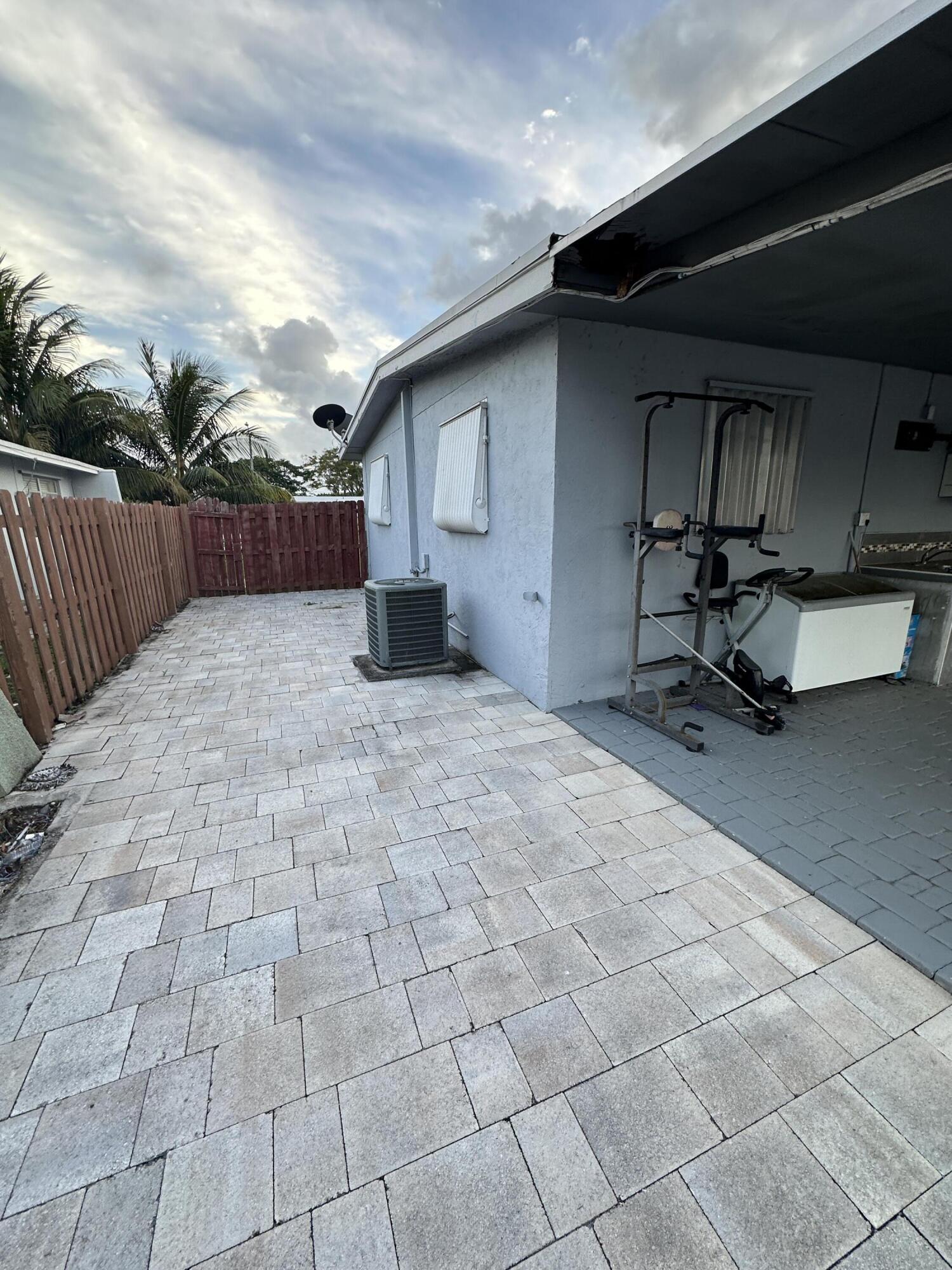 336 Ponte Vedra Road Palm Springs, FL 33461 - Photo 13 of 20 FCFAB3CB-9D85-425A-86D2-D522EFD6651A