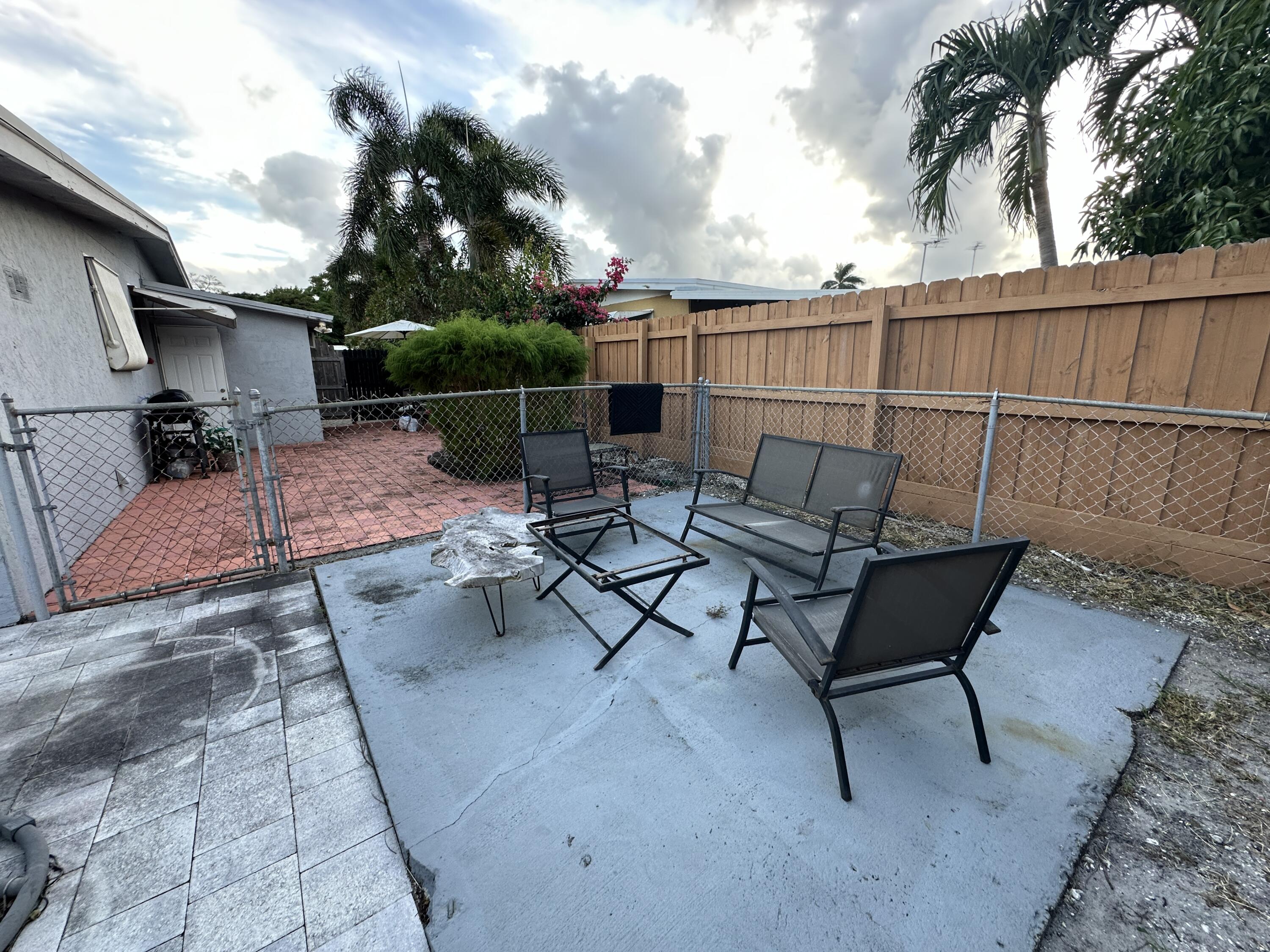 336 Ponte Vedra Road Palm Springs, FL 33461 - Photo 15 of 20 3DAA5A3B-C381-4875-AB9C-C4E2269779EB