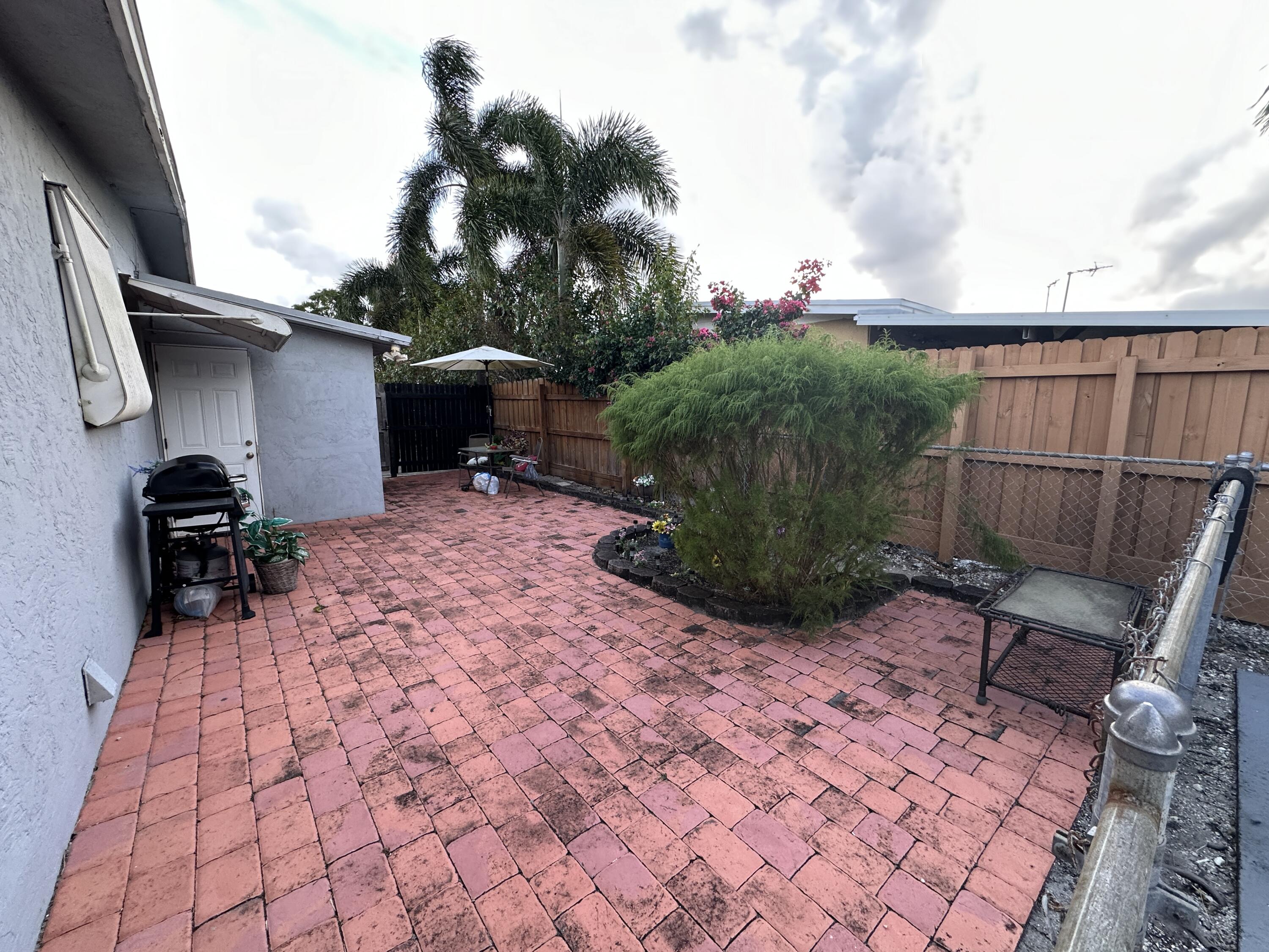 336 Ponte Vedra Road Palm Springs, FL 33461 - Photo 16 of 20 297CD4A3-2670-4C55-81DB-F88DE6C0BB01